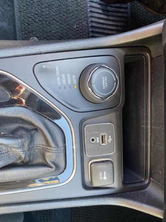 used 2019 Jeep Cherokee car, priced at $13,995