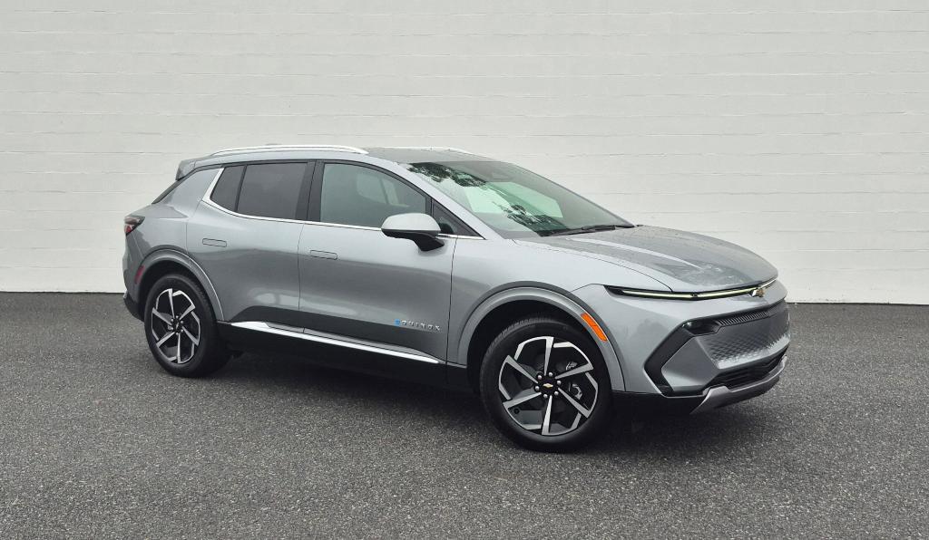 new 2025 Chevrolet Equinox EV car, priced at $37,295