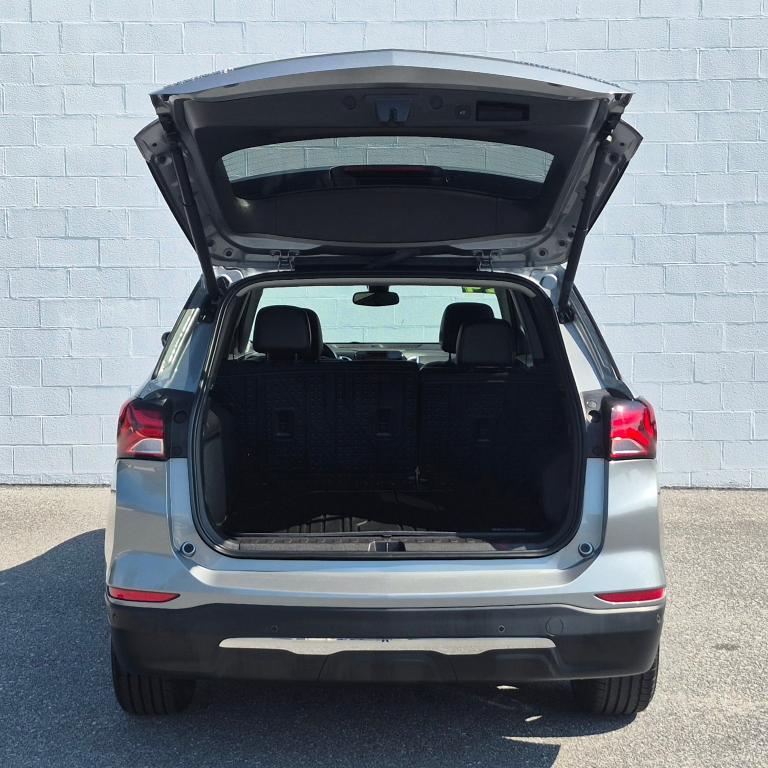 used 2024 Chevrolet Equinox car, priced at $32,900