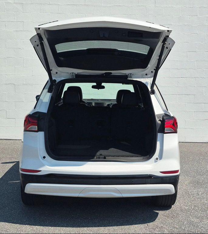 used 2024 Chevrolet Equinox car, priced at $24,944