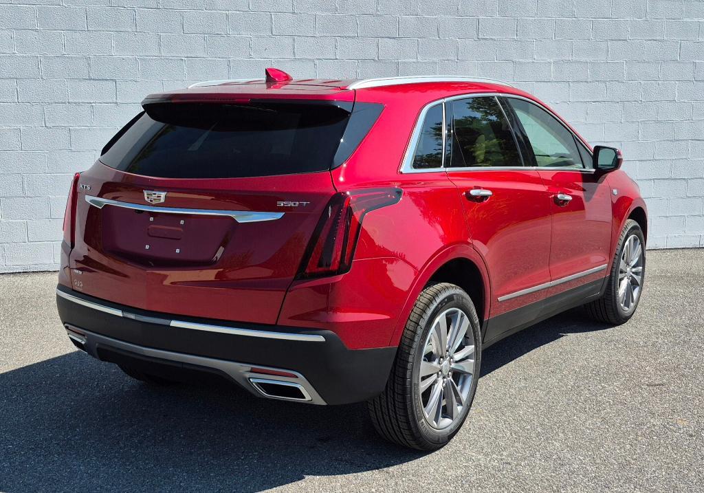new 2025 Cadillac XT5 car, priced at $55,530