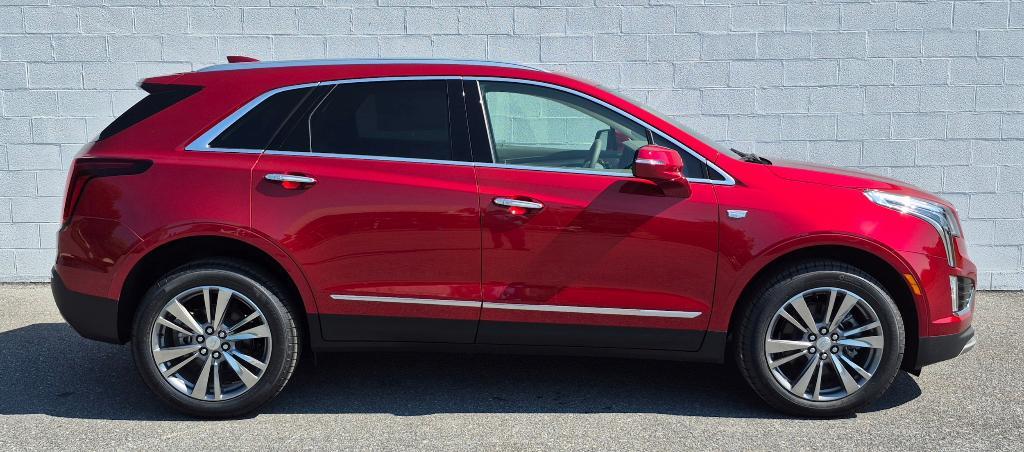 new 2025 Cadillac XT5 car, priced at $55,530