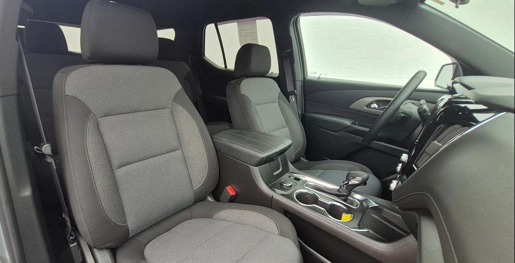 used 2023 Chevrolet Traverse car, priced at $32,992