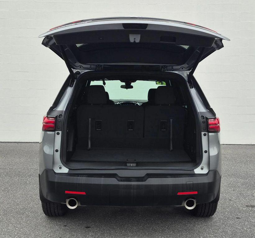 used 2023 Chevrolet Traverse car, priced at $32,992