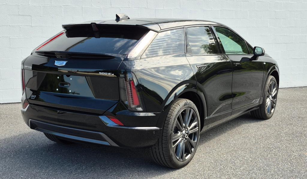 new 2025 Cadillac OPTIQ car, priced at $59,385