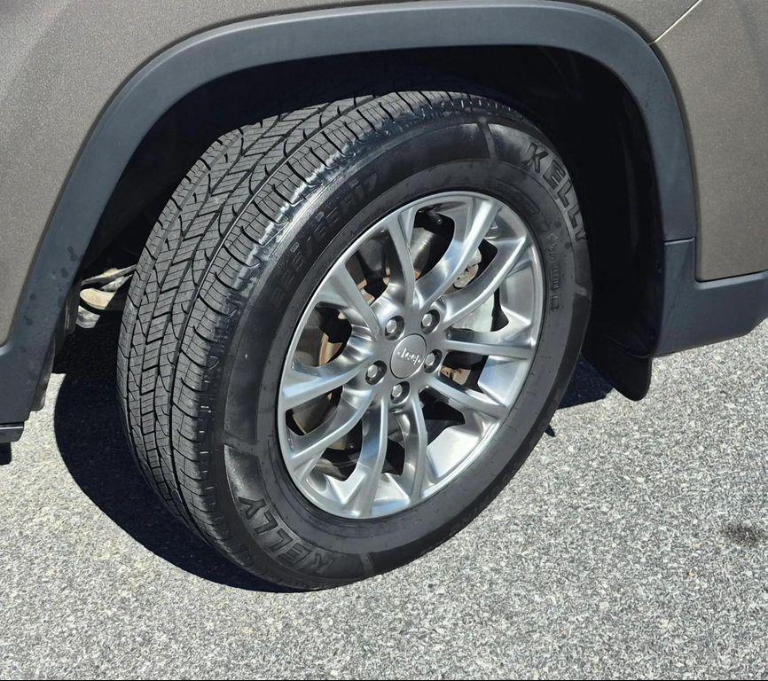 used 2020 Jeep Cherokee car, priced at $16,977