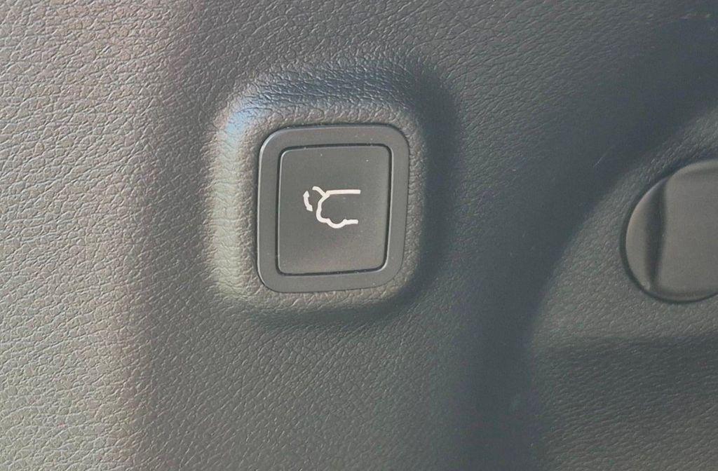 used 2020 Jeep Cherokee car, priced at $16,977