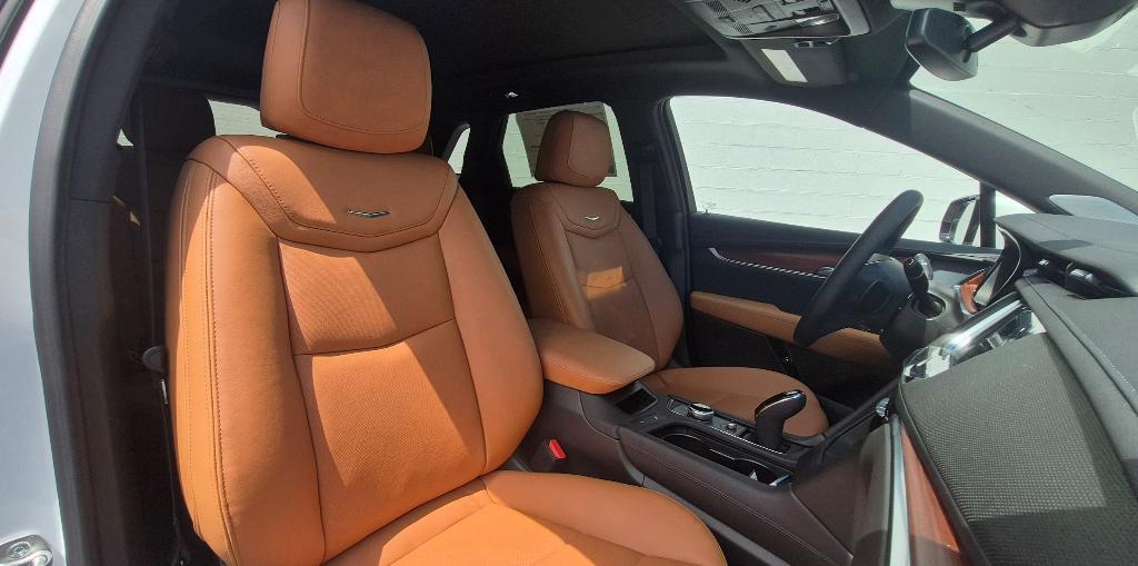 new 2025 Cadillac XT5 car, priced at $56,209