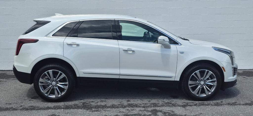 new 2025 Cadillac XT5 car, priced at $56,209