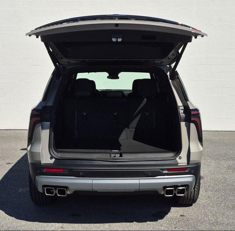 new 2026 Chevrolet Traverse car, priced at $52,295