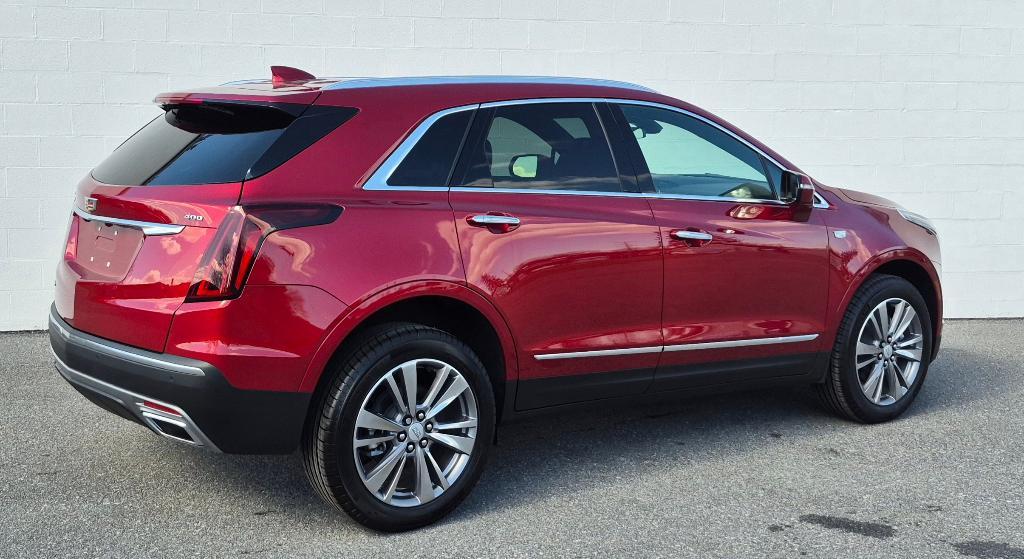 new 2025 Cadillac XT5 car, priced at $55,540