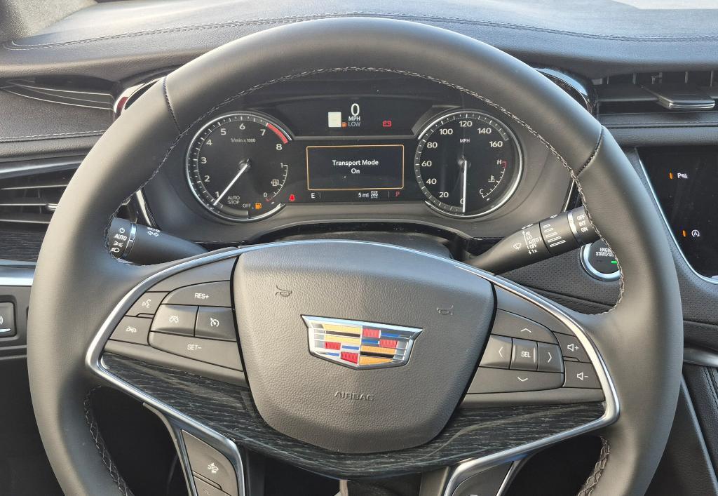 new 2025 Cadillac XT5 car, priced at $55,540