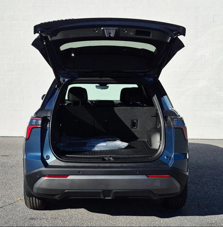 new 2026 Chevrolet Equinox car, priced at $36,180