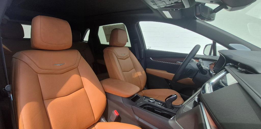 new 2025 Cadillac XT5 car, priced at $60,530