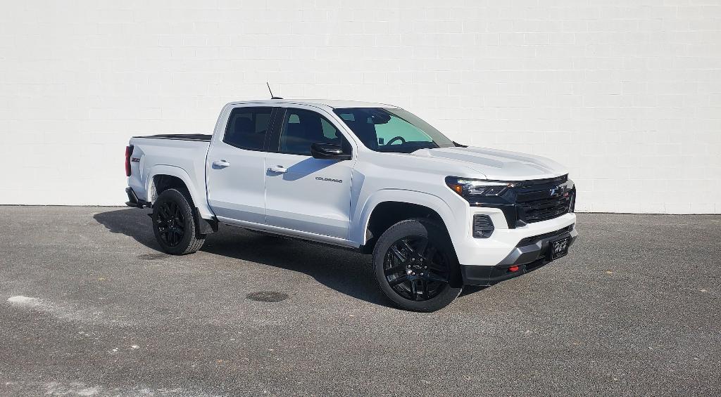 new 2025 Chevrolet Colorado car, priced at $44,900
