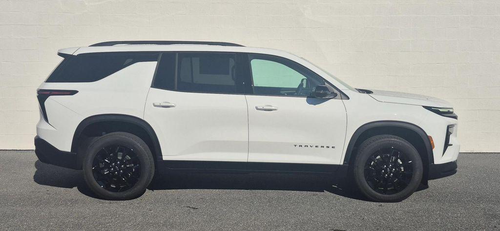 new 2026 Chevrolet Traverse car, priced at $49,670