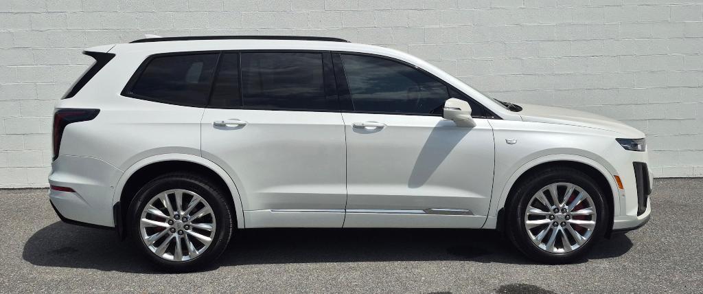 used 2023 Cadillac XT6 car, priced at $45,991