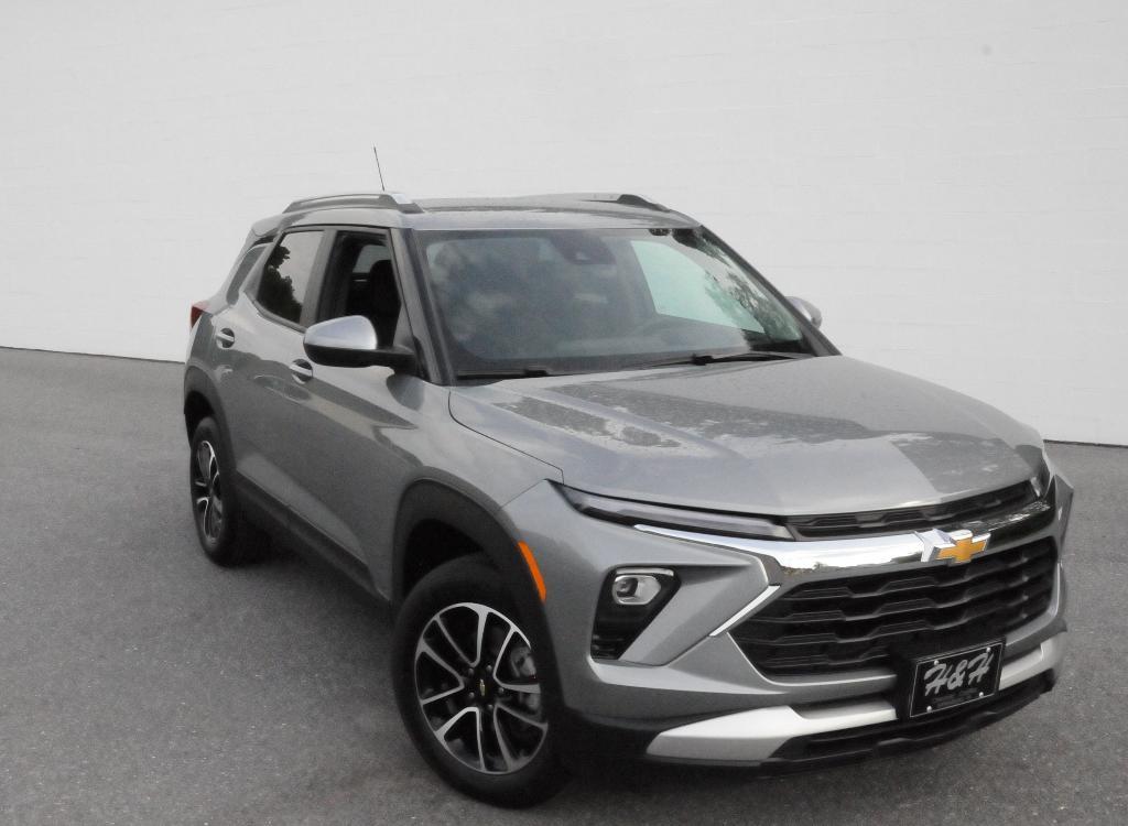 new 2025 Chevrolet TrailBlazer car, priced at $28,625