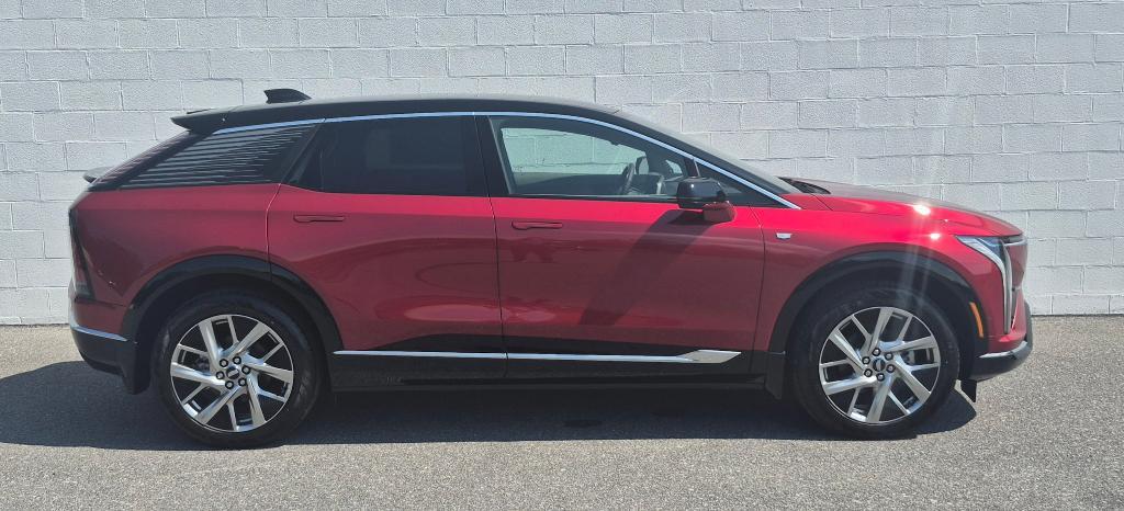 new 2025 Cadillac OPTIQ car, priced at $57,105