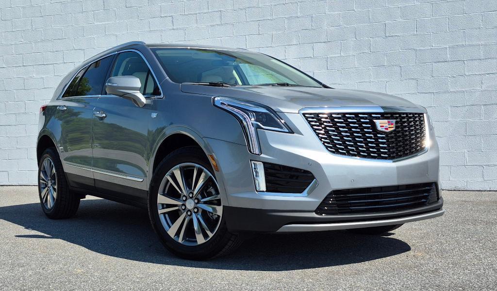 new 2025 Cadillac XT5 car, priced at $54,305