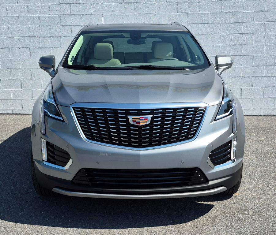 new 2025 Cadillac XT5 car, priced at $54,305