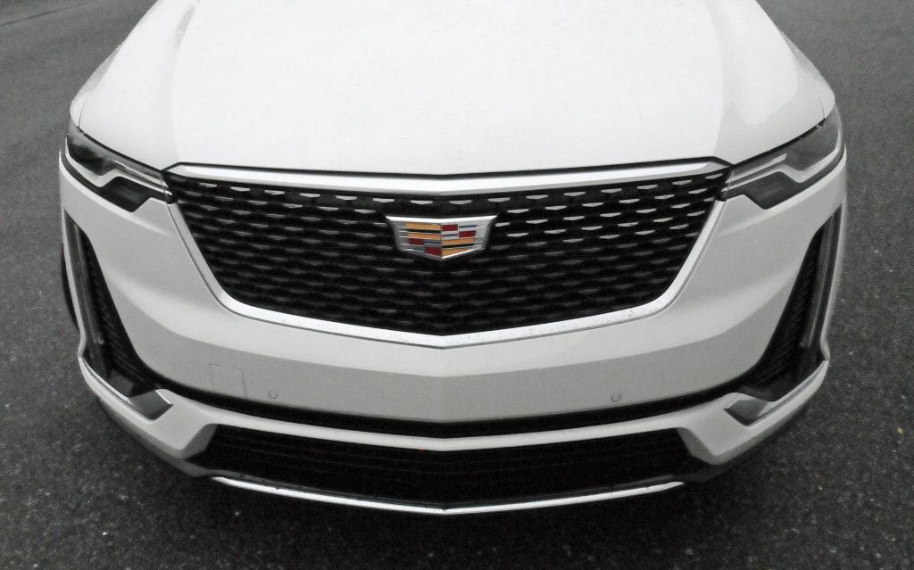 new 2025 Cadillac XT6 car, priced at $62,100