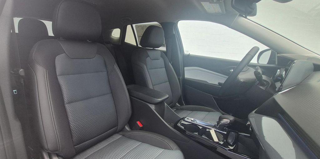 new 2025 Chevrolet Trax car, priced at $25,525