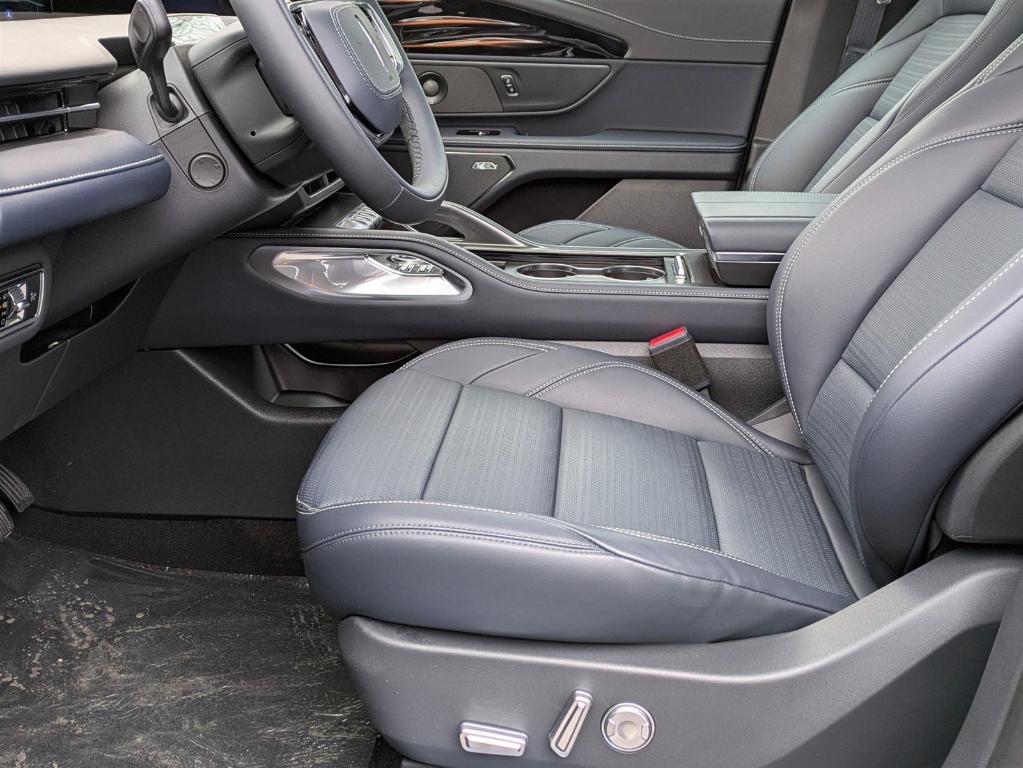 new 2025 Lincoln Nautilus car, priced at $62,519