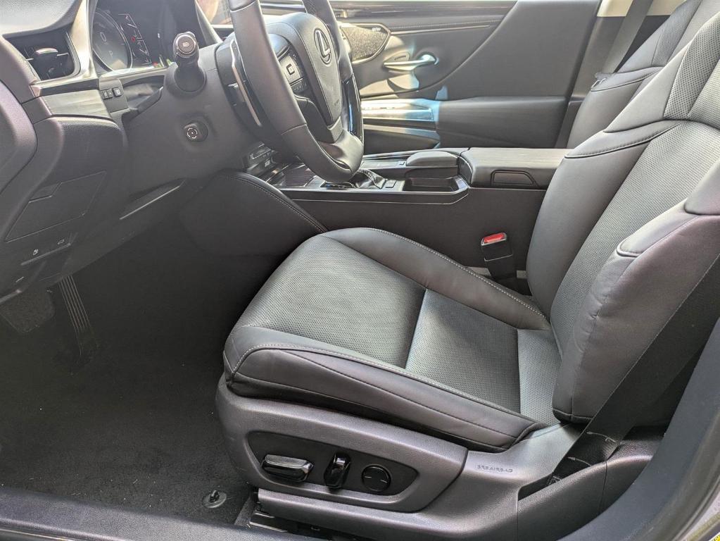 used 2021 Lexus ES 300h car, priced at $35,290