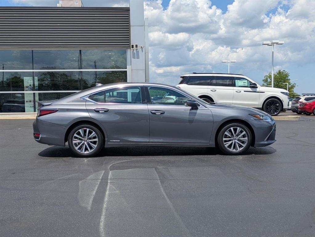 used 2021 Lexus ES 300h car, priced at $35,290