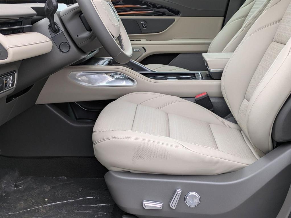 new 2025 Lincoln Nautilus car, priced at $62,850