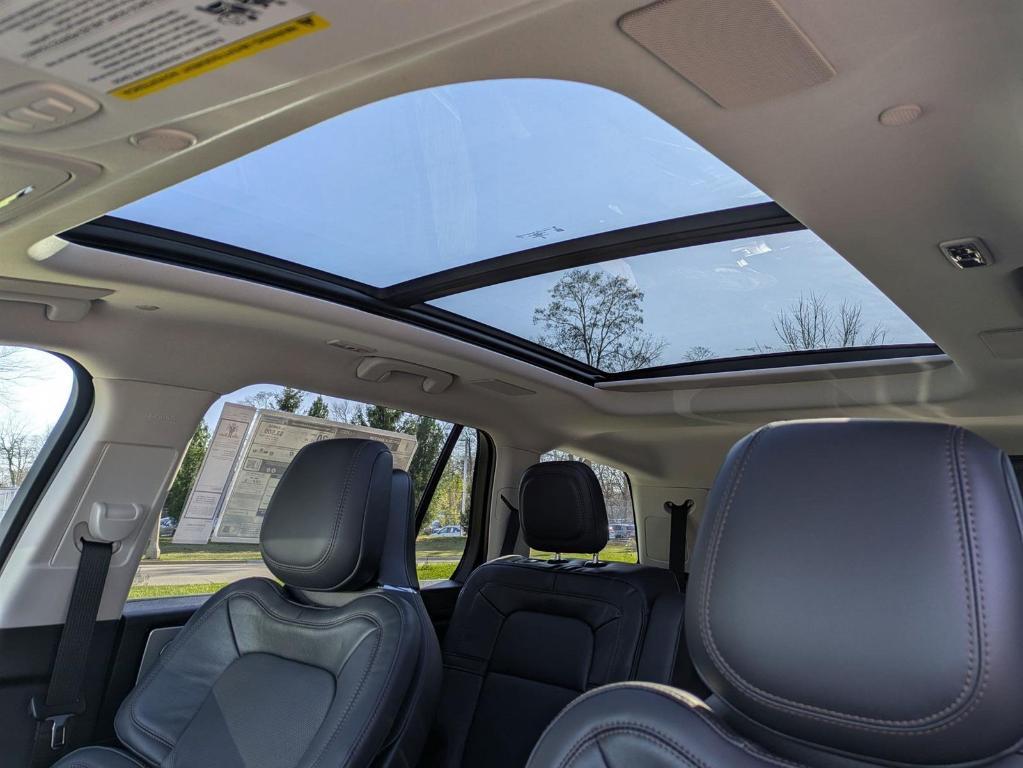 new 2025 Lincoln Aviator car, priced at $76,558