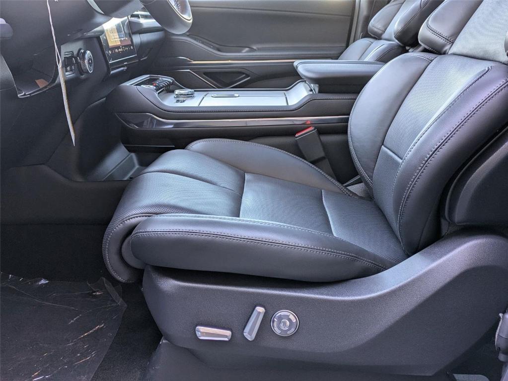new 2025 Lincoln Navigator L car, priced at $111,910