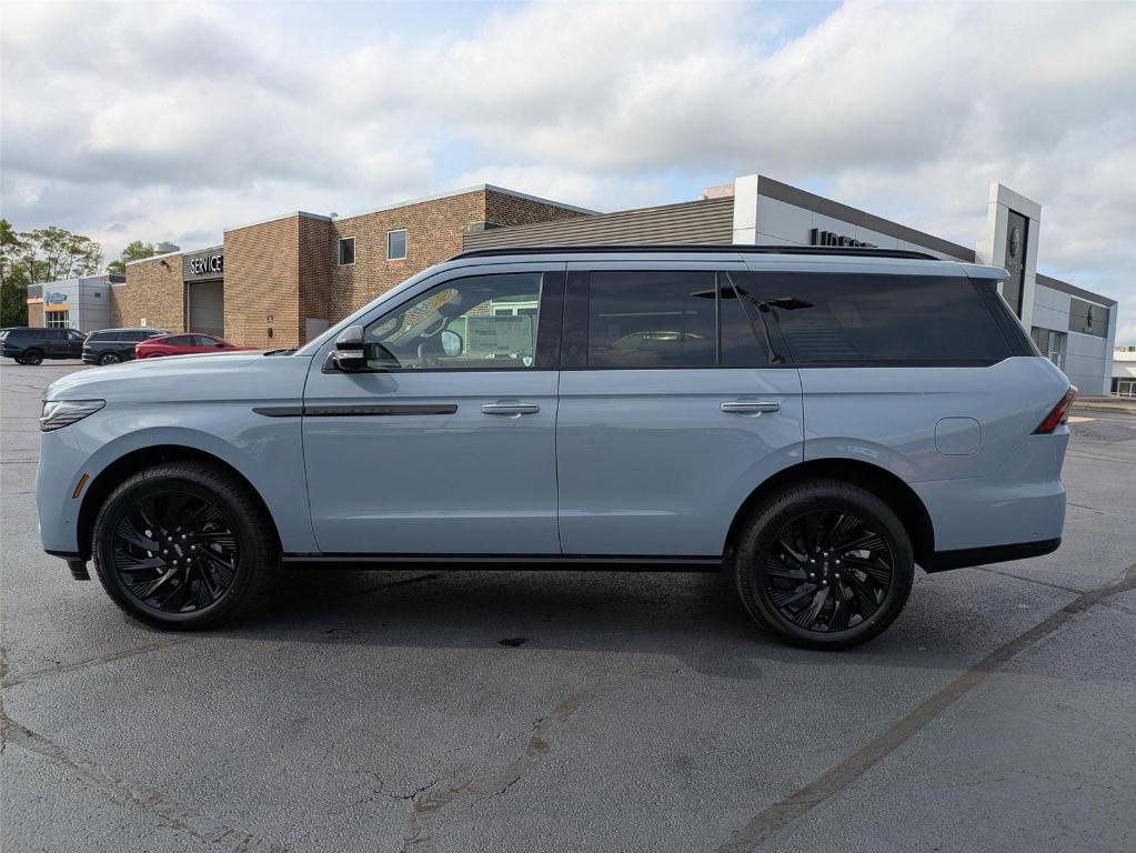 new 2025 Lincoln Navigator car, priced at $106,625