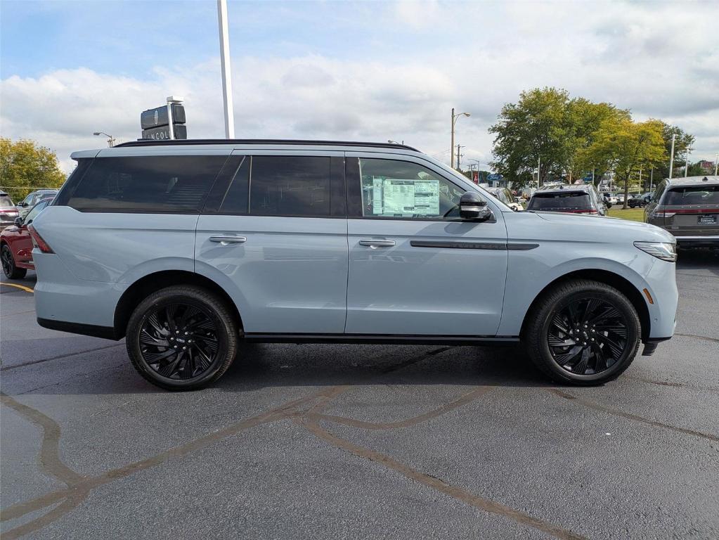 new 2025 Lincoln Navigator car, priced at $106,625