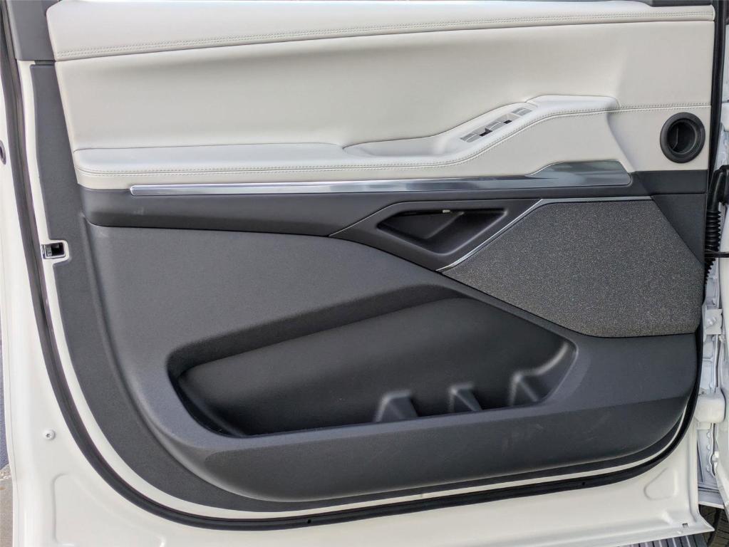 new 2025 Lincoln Navigator car, priced at $103,955