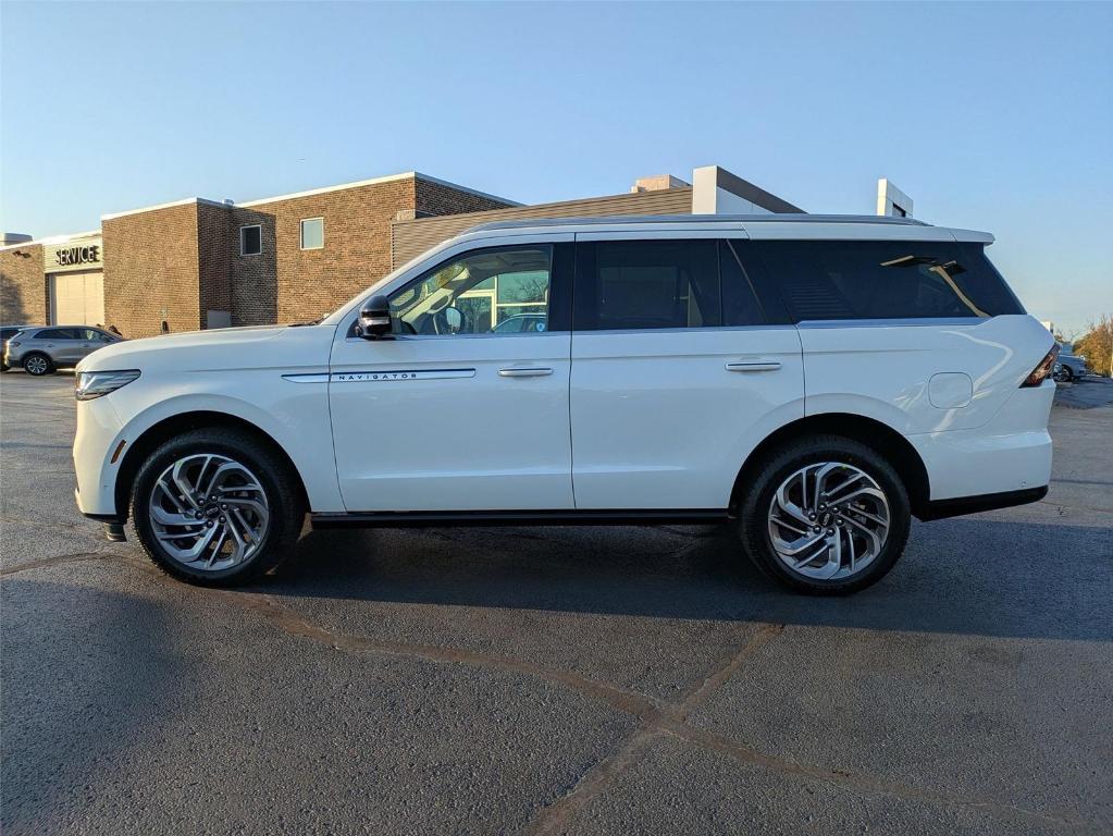 new 2025 Lincoln Navigator car, priced at $103,955