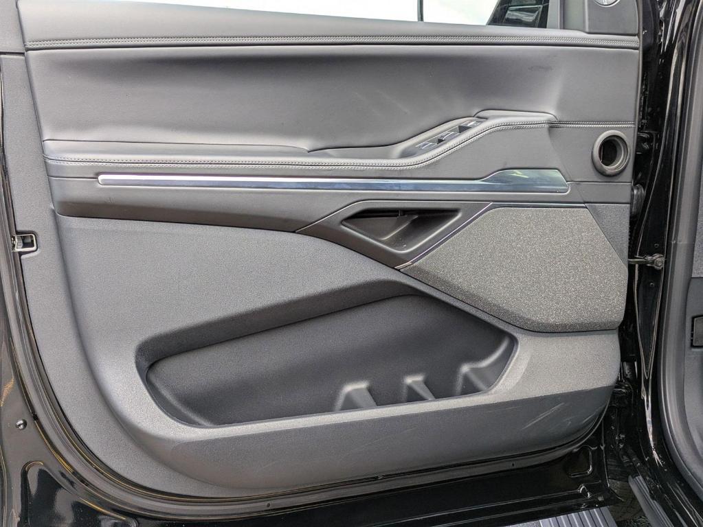 new 2025 Lincoln Navigator car, priced at $102,375