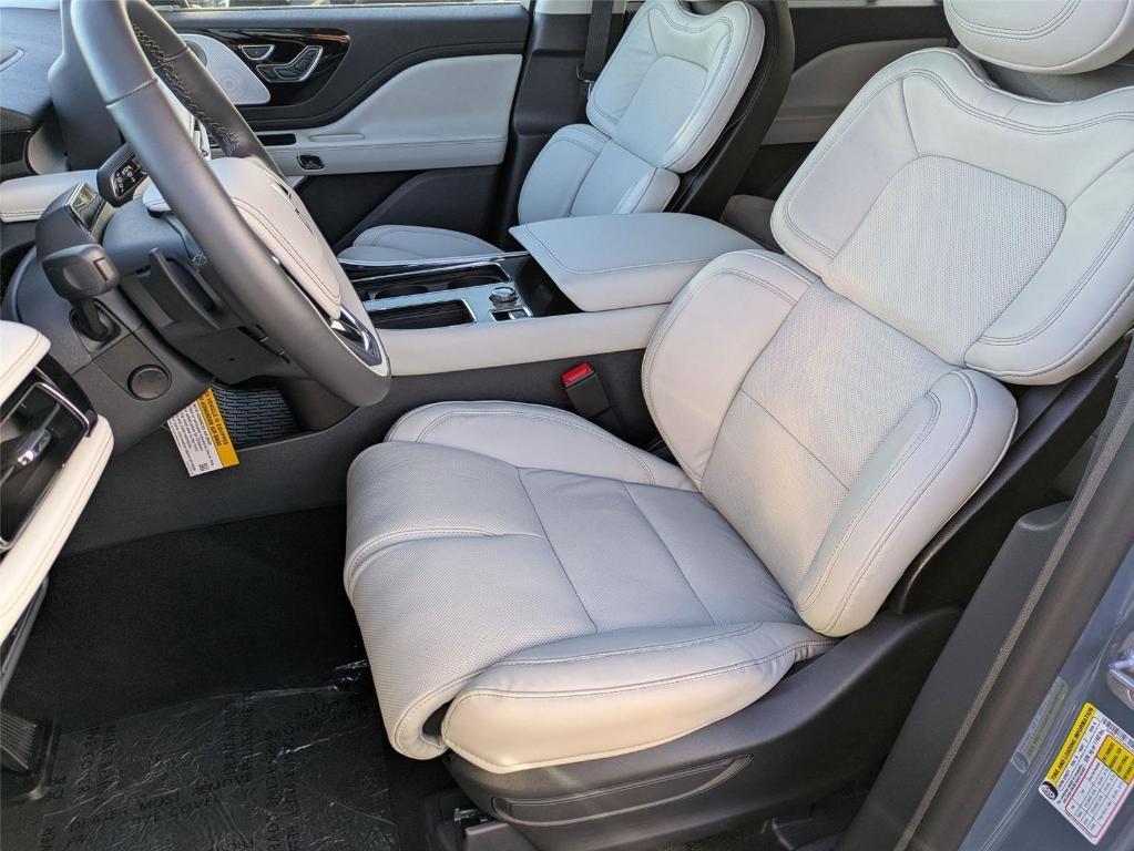 new 2025 Lincoln Aviator car, priced at $77,270