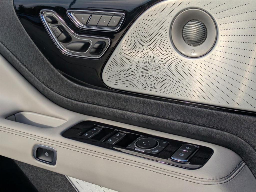 new 2025 Lincoln Aviator car, priced at $77,270