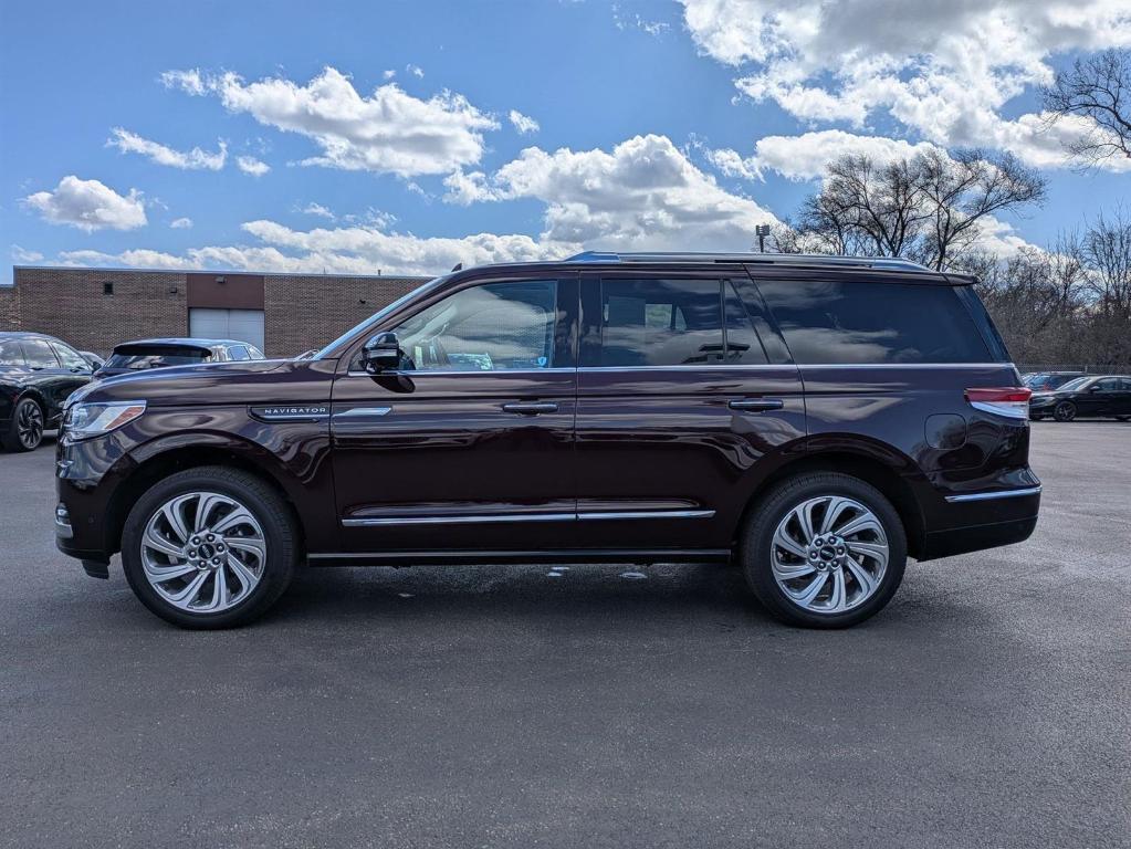 new 2024 Lincoln Navigator car, priced at $95,205