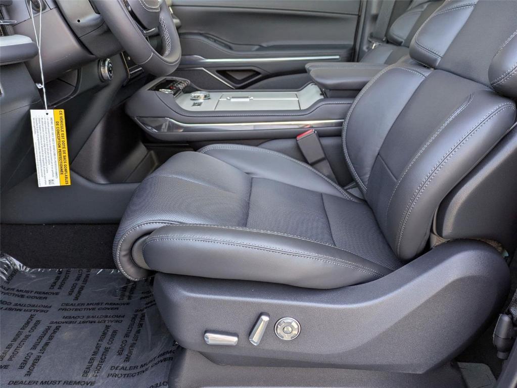 new 2025 Lincoln Navigator car, priced at $99,323