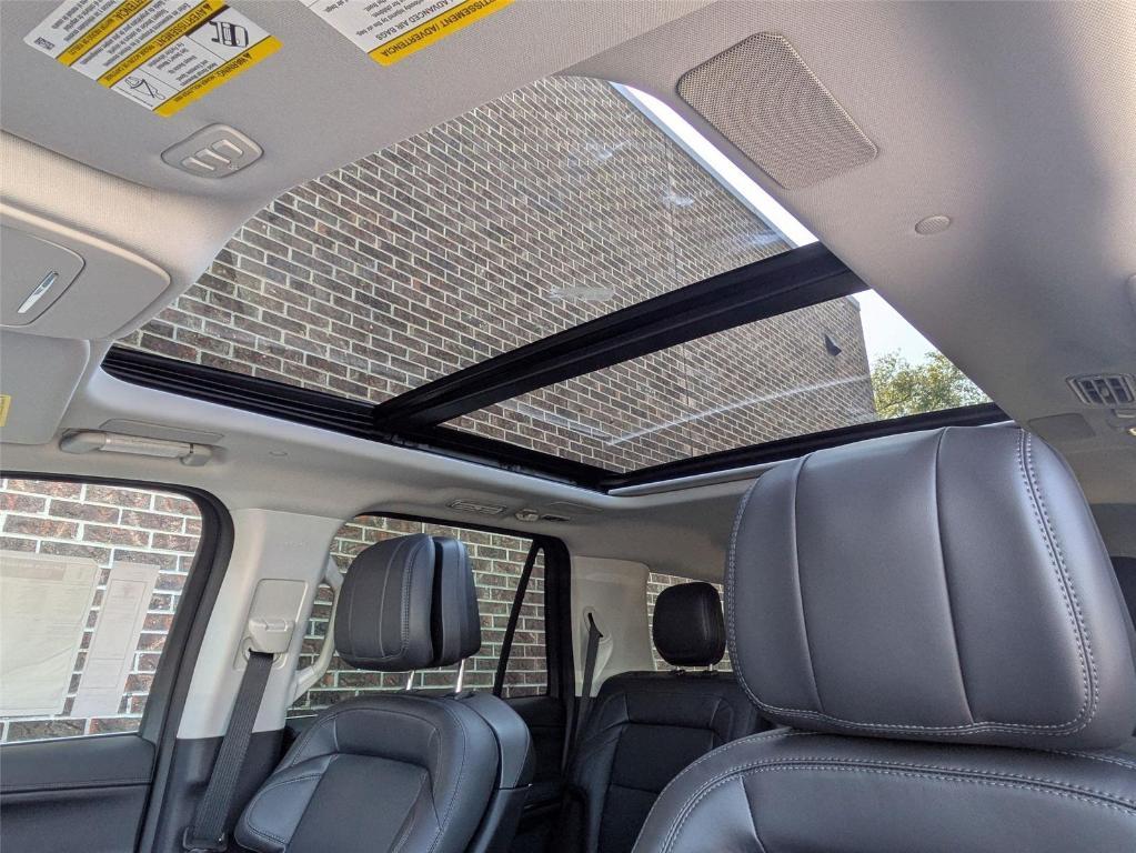 new 2025 Lincoln Navigator car, priced at $99,323