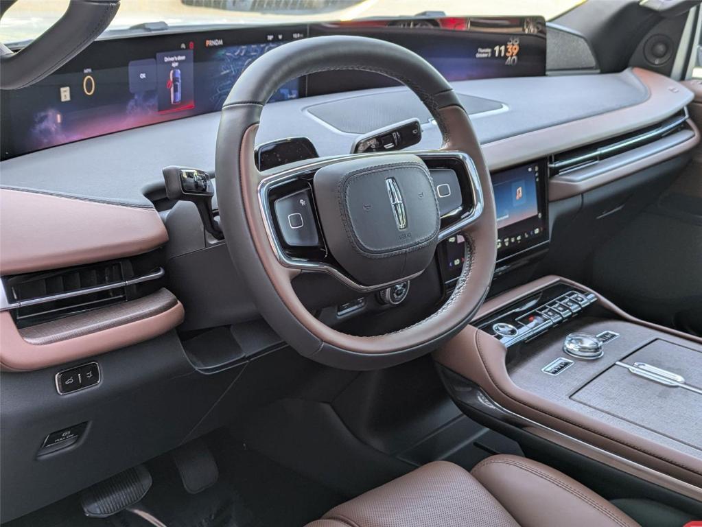 new 2025 Lincoln Navigator car, priced at $101,805