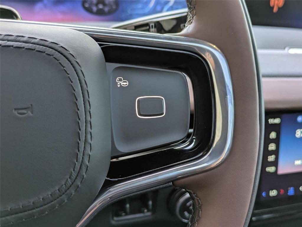 new 2025 Lincoln Navigator car, priced at $101,805