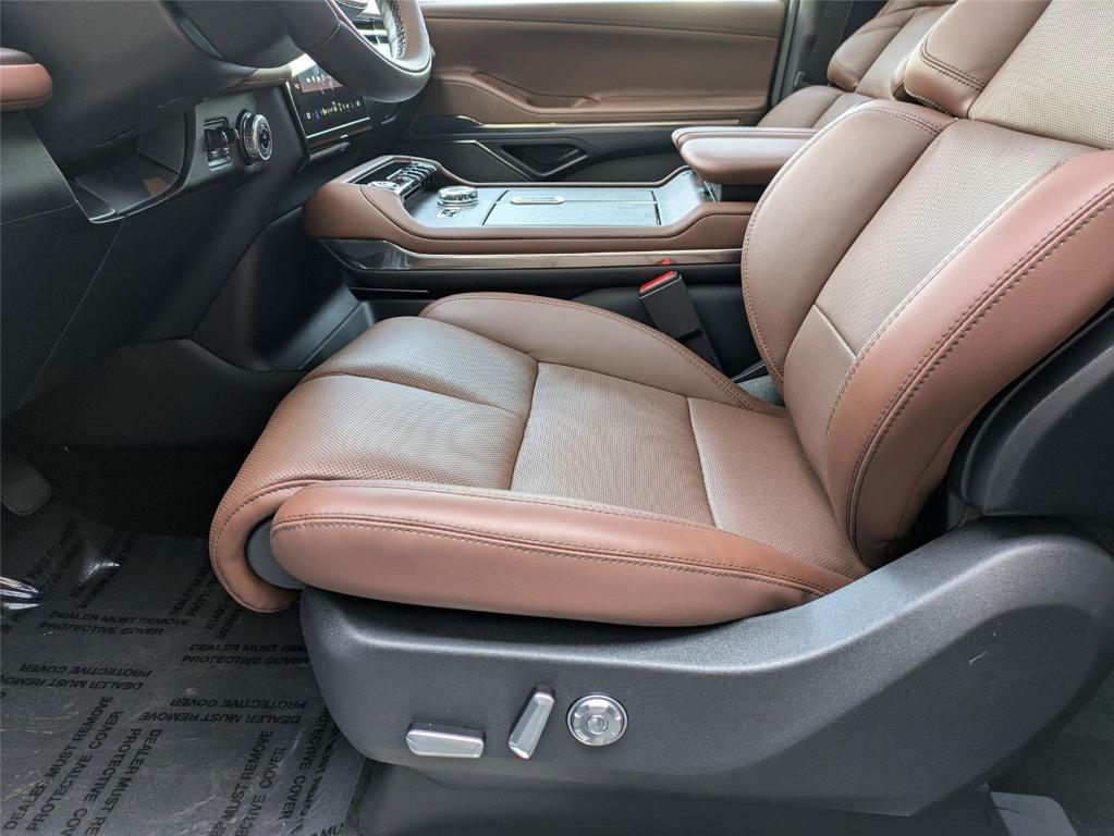 new 2025 Lincoln Navigator car, priced at $101,805