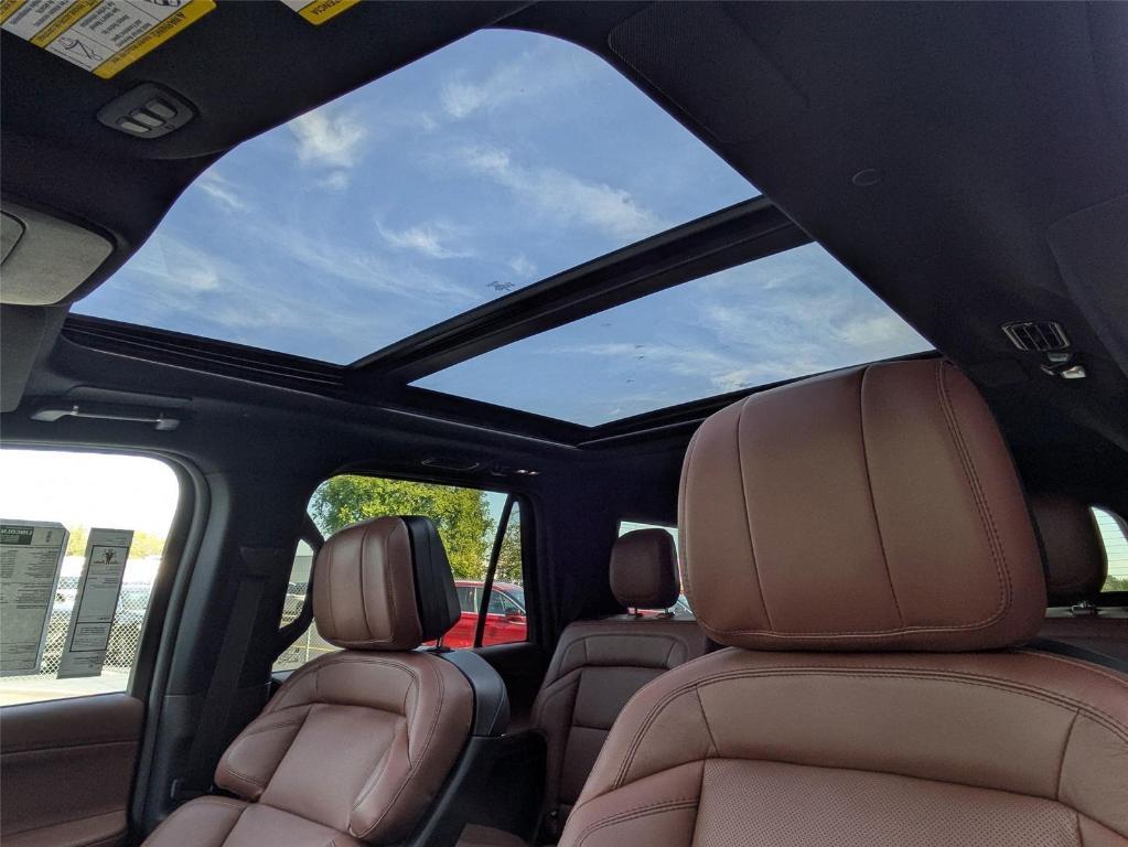 new 2025 Lincoln Navigator car, priced at $101,805