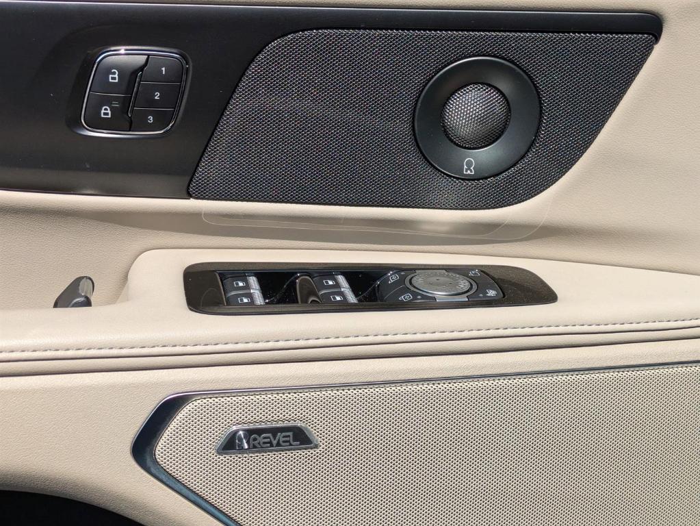 new 2025 Lincoln Nautilus car, priced at $61,415