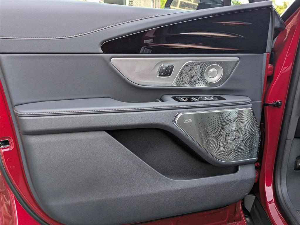 new 2025 Lincoln Nautilus car, priced at $73,701