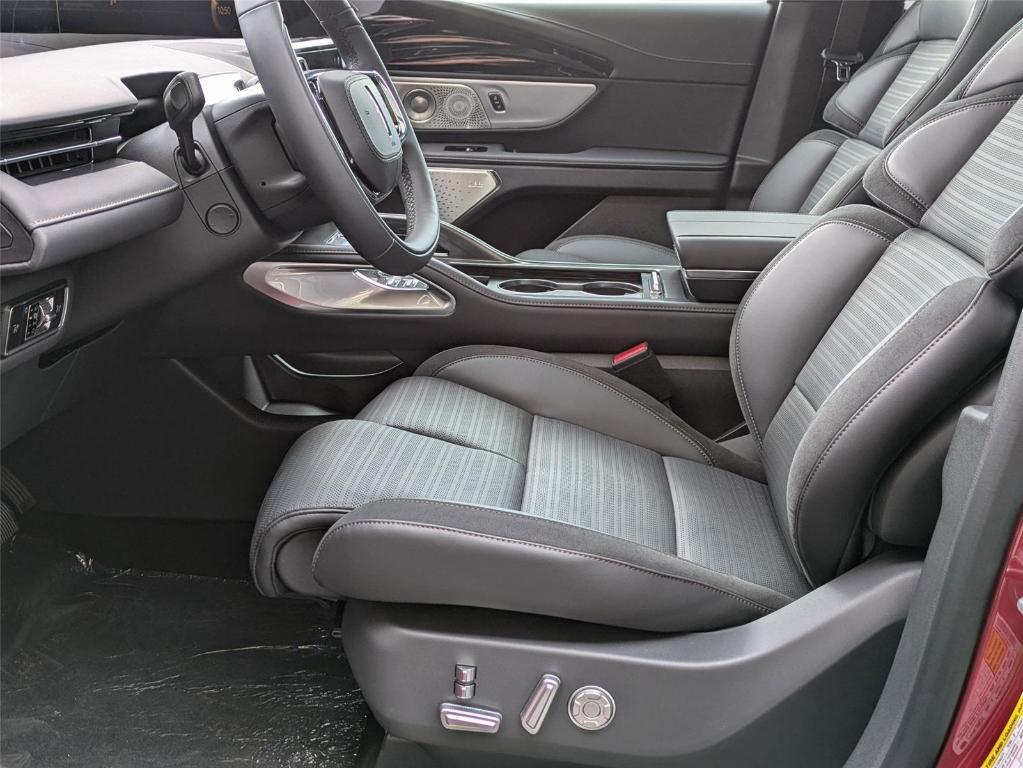 new 2025 Lincoln Nautilus car, priced at $73,701